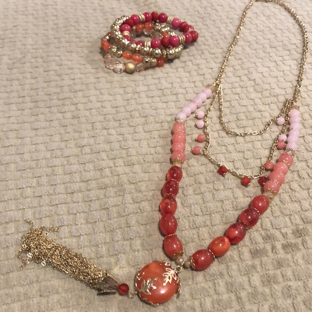 Necklace and bracelet set. EUC